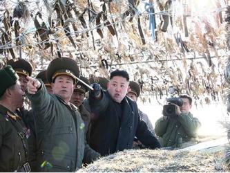 Muchos expertos sobre Pyongyang esperaban que se realizara un enorme desfile militar para exhibir a...