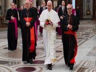 El Papa ha decidido dotarse de un equipo de asesores formado por ocho cardenales que representan a...