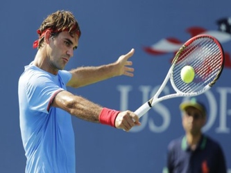 Roger Federer logró un triunfo fácil el domingo frente al debutante español...