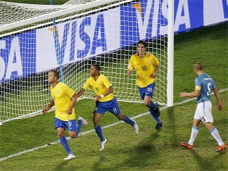 Brasil, que clasifica automáticamente para el Mundial del próximo año por ser...