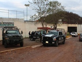 Un grupo de hombres armados atacaron el domingo la prisión estatal de La Unión, cerca...
