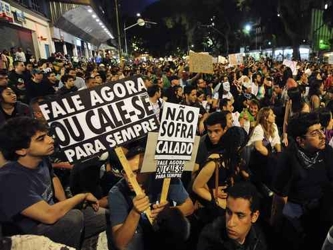 Pero este sábado, los carteles de manifestantes congregados en Belo Horizonte, estado de...