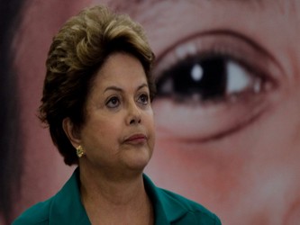 Rousseff piensa que ese cambio ayudaría a proteger a los brasileños del espionaje...
