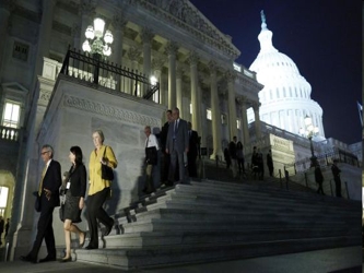 El Senado y la Cámara de Representantes votaron anoche una ley que permite elevar el techo...