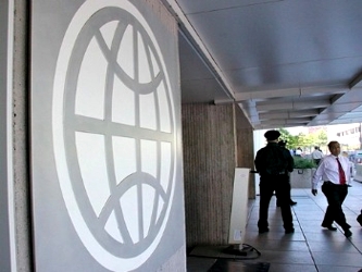 El Banco Mundial y el FMI favorecieron el surgimiento de factores que provocaron la crisis de la...