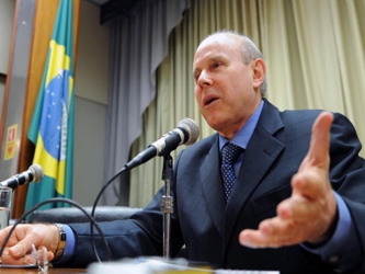 Mantega agregó que el crecimiento económico de Brasil podría acelerarse a un...