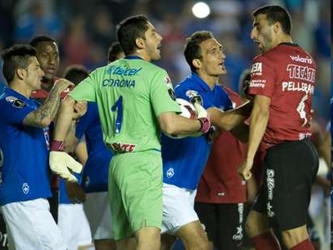 El incidente se presentó tras la victoria del Cruz Azul por 2-0 como local en la capital...