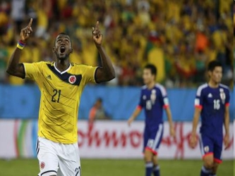 Con el marcador a favor, Colombia se resguardó atrás y jugó al contragolpe,...