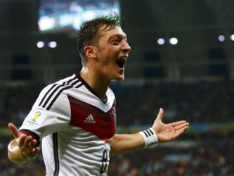 Alemania tuvo que sufrir más de la cuenta el lunes para derrotar por 2-1 a Argelia en el...