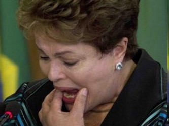 El informe fue recibido con lágrimas por la presidenta Rousseff, quien sufrió en...