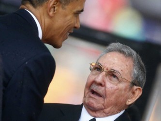 Barack Obama y Raúl Castro se comunicaron por teléfono y hablaron largamente del...