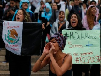 Y, mientras hoy se cumple un mes más sin los 43 estudiantes de Ayotzinapa, entre mentiras...
