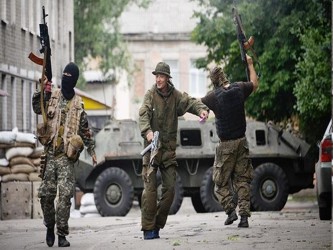 El escollo más acuciante es qué hacer con los 8 mil militares ucranios que...