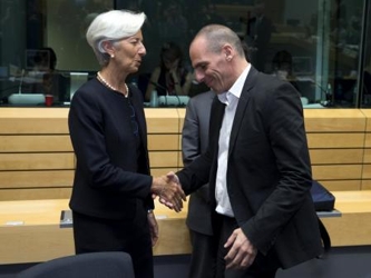 Aprovechando que el 30 de junio Grecia debe pagar 6 mil 970 millones de euros (7 mil 840 millones...