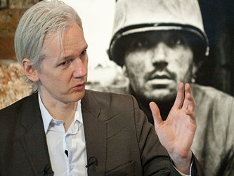Assange ha estado viviendo durante los últimos tres años en la embajada de Ecuador en...