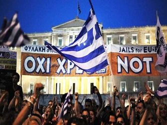 Los griegos votaron ¡no! en un referendo sobre un rescate financiero de sus acreedores,...