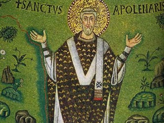 San Apolinar se convirtió así en el primer obispo de Rávena, cargo que...