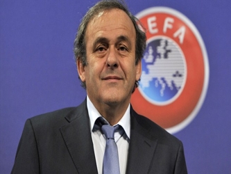 El francés Platini, que fue reelegido como presidente de la UEFA este año,...