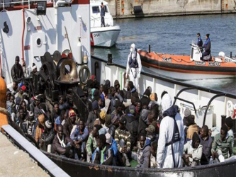 19 abril: LIBIA - 800 inmigrantes mueren en el naufragio frente a las costas libias de un pesquero...
