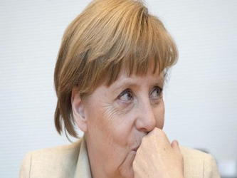 Durante su visita al centro de acogida de Heidenau (Sajonia, este), Merkel denunció la...
