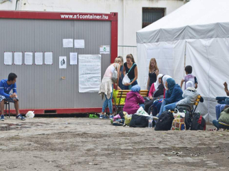 Muchas de las personas que esperan conseguir asilo en Alemania, Austria o en un país...