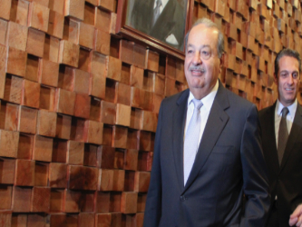 Para elevar su peso en FCC, Carlos Slim, que se refuerza como primer accionista de la constructora,...