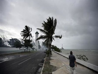 La tormenta subtropical Alex presenta vientos máximos sostenidos de 85 kilómetros por...