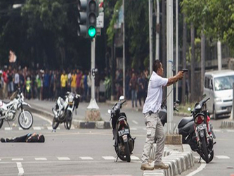 Los agentes confirmaron que en la acción murieron dos civiles, un indonesio y un canadiense,...