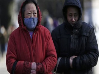 China elevó hoy la alerta por el peor frente frío en décadas que vive el...