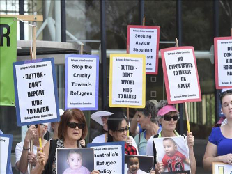 En Australia hay 267 solicitantes de asilo, entre ellos 39 niños y 33 bebés, que...