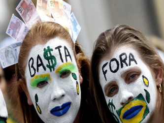 A pesar de la falta de credibilidad que hoy ofrecen los políticos y sus partidos, Brasil es...