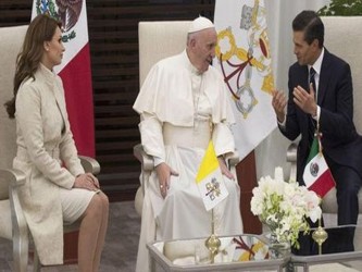 Francisco fue recibido en Palacio Nacional por el presidente Enrique Peña Nieto, quien...