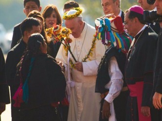  El papa Francisco dedicó este lunes su jornada en México a rendir homenaje a los...
