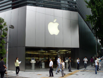 El director general de Apple, Tim Cook, refutó las acusaciones en su primera...