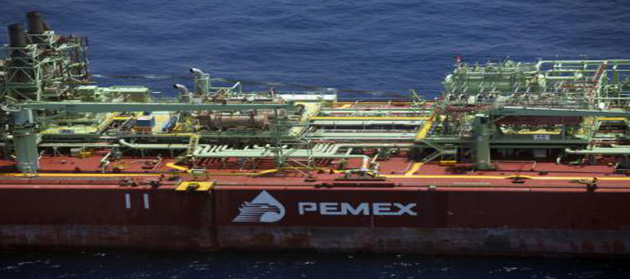 Pemex ha tenido una producción decreciente de crudo que ha llevado la de 2015 a las dos...