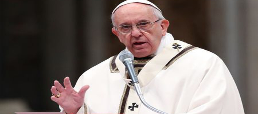 El Papa hizo los comentarios en un tradicional ritual previo a la Pascua en el que lavó y...