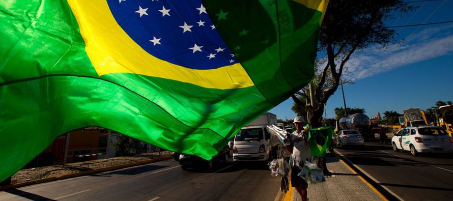 Para la sociedad brasilera el vértigo de la política actual es novedoso y...