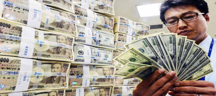 El dólar cayó el jueves por debajo de 108 yenes por primera vez en 17 meses luego de...