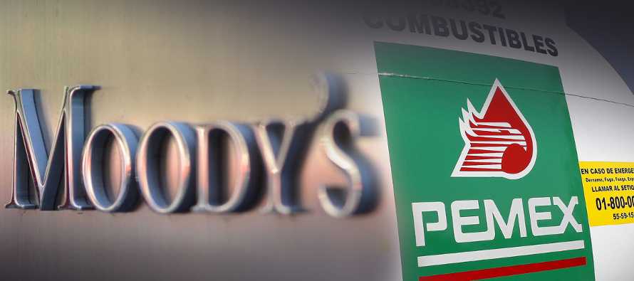 El 31 de marzo pasado, Moody's redujo la calificación de la deuda de Pemex y, en...