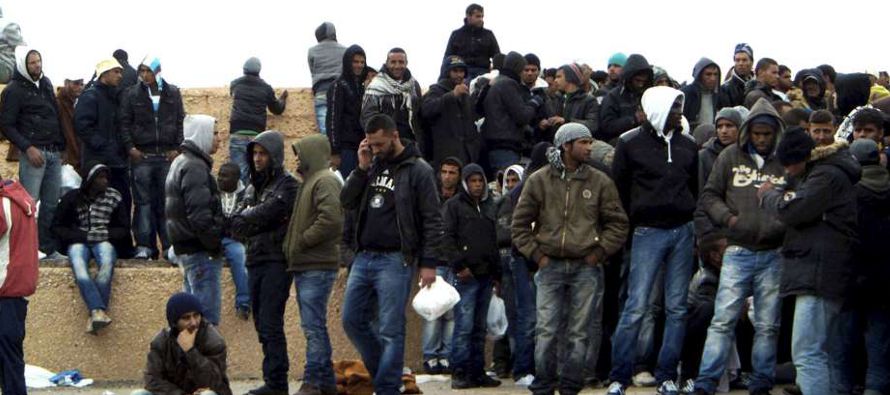 Durante el año 2014, más de 42,000 sirios llegaron a Italia desde las costas de...
