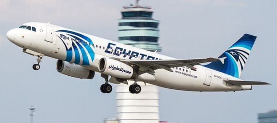 Un avión de EgyptAir que cubría la ruta entre París y El Cairo con 59...