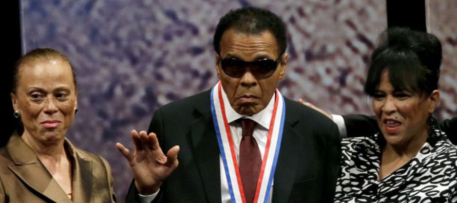 Muhammad Ali, el indómito campeón peso completo cuyos demoledores golpes y...
