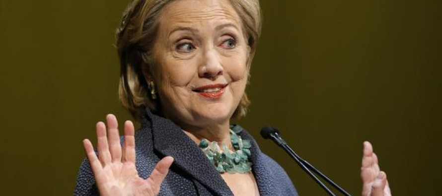 La última encuesta de seguimiento de Reuters/Ipsos muestra a Clinton con una ventaja de 11...