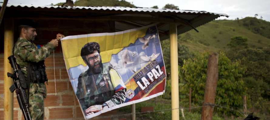 El gobierno de Colombia y las FARC anunciaron el miércoles un acuerdo de cese del fuego...