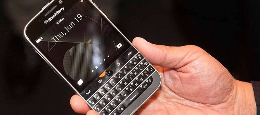 BlackBerry dijo el martes que dejará de fabricar su smartphone Classic, menos de dos...