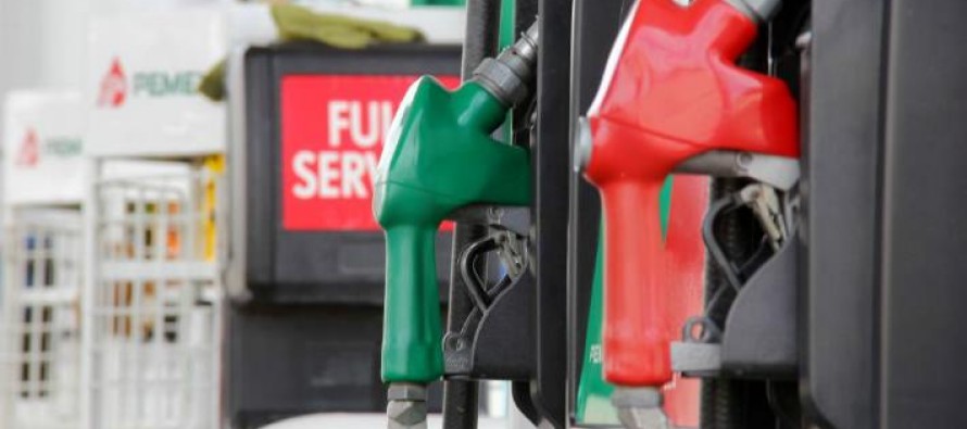 De nada sirve intentar convencer a los consumidores de que el precio de la gasolina es mayor en...