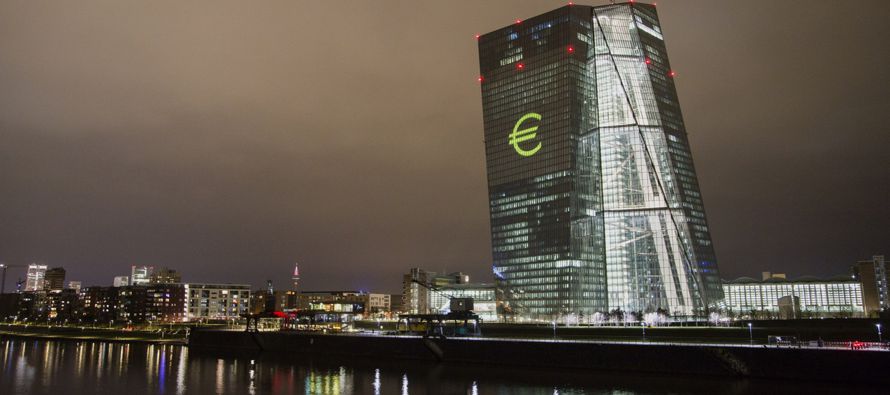 Las autoridades monetarias de Europa y Japón han recurrido a las tasas negativas para...