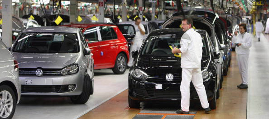 VW dijo el domingo que la KBA de Alemania aprobó una reparación para modelos con...