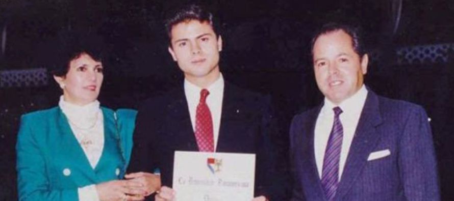 El presidente de México, Enrique Peña Nieto, plagió parte de su tesis...