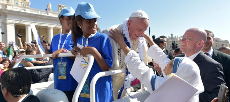 Por eso, el Papa ha pedido a los fieles reunidos en la plaza que sean siempre "diligentes en...